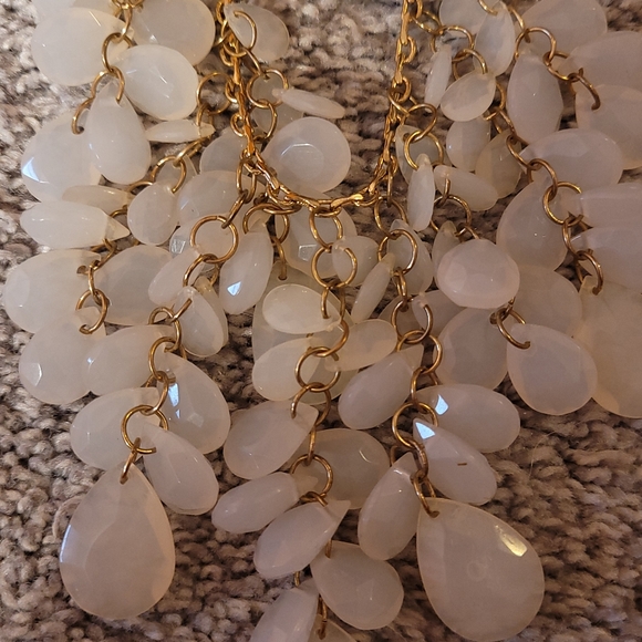 NWT Linear Drop Necklace Ivory Color 16" Adjustable Length Lobster Claw - Picture 2 of 5